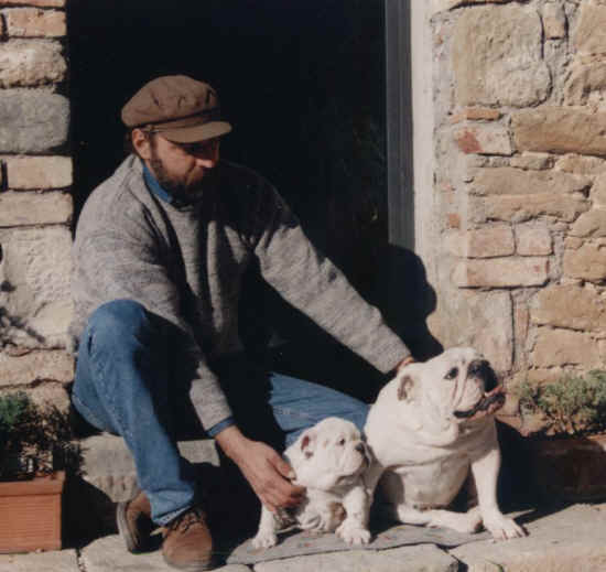 Massimo Vinattieri con i suoi Bulldog